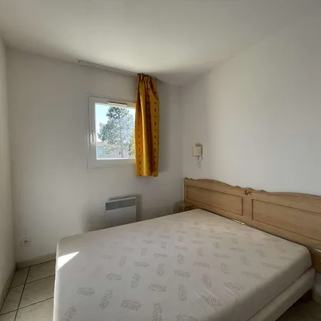 Maison Duplex Avec Terrasse, 2 Chambres, Piscines Et Parking - Fr-1-382-19 Holiday home Salavas