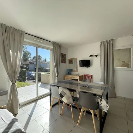 Maison Duplex Avec Terrasse, 2 Chambres, Piscines Et Parking - Fr-1-382-19 Holiday home